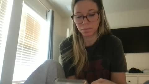 Snapshot of texas_blonde chatting on 12.14.25 Daphne Summers online show from 12.14.25