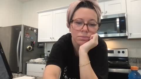 Snapshot of texas_blonde chatting on 12.18.25 Daphne Summers online show from 12.18.25