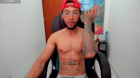 Snapshot of teylor_cristian chatting on 12.23.24 Cristhian Teylor online show from 12.23.24