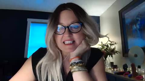 Thaleia Quinn online show from 10.14.25