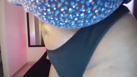 Snapshot of thalia_joness chatting on 10.29.25 Thalia online show from 10.29.25