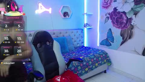 Andrea online show from 11.26.25