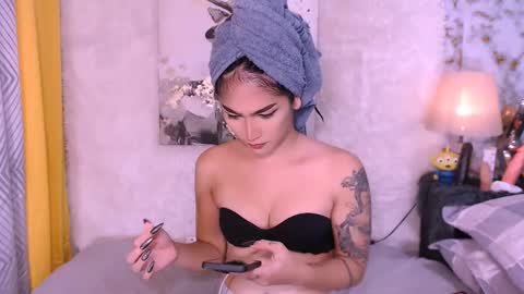 Snapshot of thalia_venture chatting on 12.28.24 Thalia online show from 12.28.24