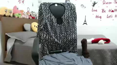 Snapshot of thamara__1023 chatting on 12.24.24 thania sometimes in the company of Alan and Maria online show from 12.24.24
