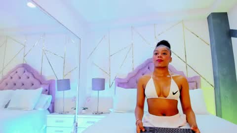 Snapshot of thamara_foxxx chatting on 12.03.24 Thamara Fox online show from 12.03.24