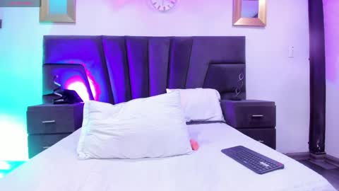 Snapshot of thamara_foxxx chatting on 12.12.24 Thamara Fox online show from 12.12.24