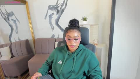 Snapshot of thamara_foxxx chatting on 01.12.26 Thamara Fox online show from 01.12.26