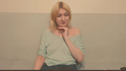Snapshot of the_basic_instinctt chatting on 06.09.26 Eva online show from 06.09.26