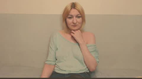Snapshot of the_basic_instinctt chatting on 06.10.26 Eva online show from 06.10.26