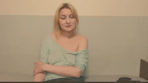 Snapshot of the_basic_instinctt chatting on 06.22.26 Eva online show from 06.22.26