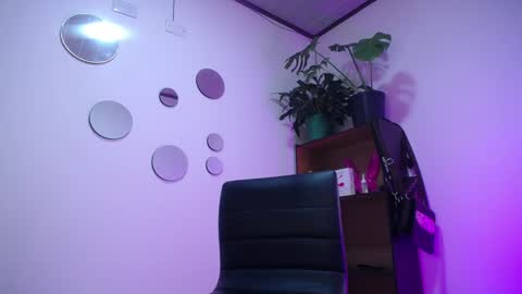 the girl of your dreams online show from 01.18.25