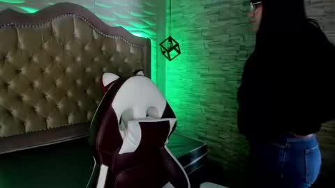 i am Cat  online show from 02.14.25