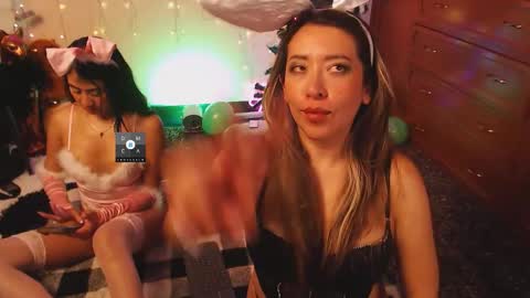 Snapshot of the_crazy_latina chatting on 11.28.25 Giovanna online show from 11.28.25