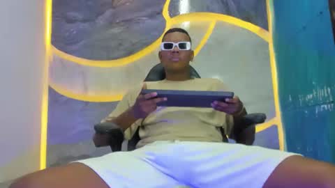 Snapshot of the_hot_boy0 chatting on 11.13.25 the_hot_boy0 online show from 11.13.25