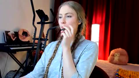 Snapshot of the_steel_magnolia_ chatting on 09.17.25 Ally STREAMING ON TWITCH NOW Check my Twitter for updates online show from 09.17.25