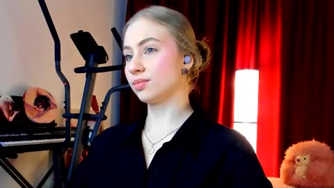 Snapshot of the_steel_magnolia_ chatting on 10.16.25 Ally STREAMING ON TWITCH NOW Check my Twitter for updates online show from 10.16.25