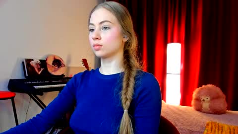 Ally    STREAMING ON TWITCH NOW Check my Twitter for updates online show from 03.09.26