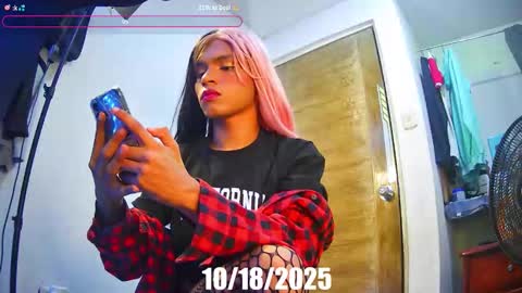 Snapshot of the_velvet_sandra chatting on 10.19.25 Sandra 3 online show from 10.19.25