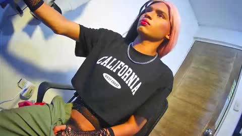 Snapshot of the_velvet_sandra chatting on 10.26.25 Sandra 3 online show from 10.26.25