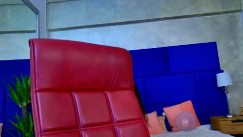 TheaGlow online show from 04.04.26