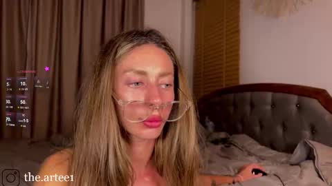 Snapshot of thearte1 chatting on 11.08.25 J online show from 11.08.25