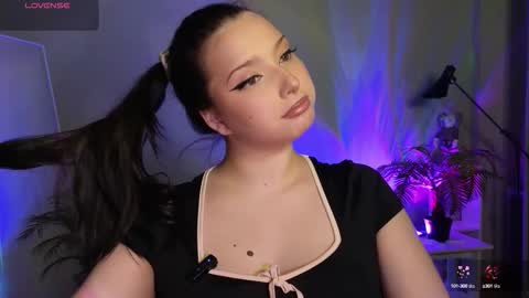 Snapshot of thebbylu chatting on 10.15.25 Lucy online show from 10.15.25