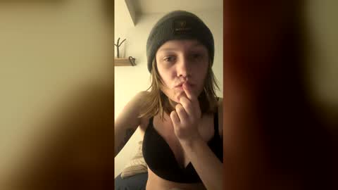 Snapshot of theborderline14 chatting on 02.08.26 theborderline14 online show from 02.08.26