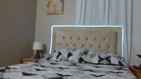 TheChicaNextDoor  online show from 11.28.25