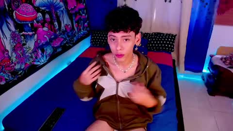Snapshot of thedoll_ethan chatting on 05.20.26 ethan online show from 05.20.26