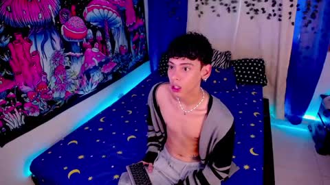 Snapshot of thedoll_ethan chatting on 05.24.26 ethan online show from 05.24.26