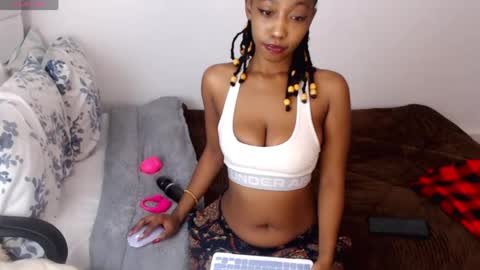 Snapshot of thee_habibah chatting on 07.20.26 Habibah online show from 07.20.26