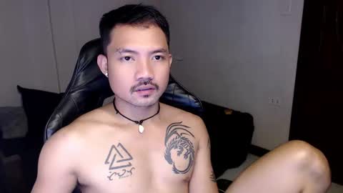 Snapshot of thefriskyasian chatting on 01.05.25 Jaycee online show from 01.05.25