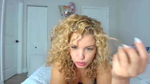 Snapshot of theislandgirl chatting on 01.20.25 Lily Marie online show from 01.20.25