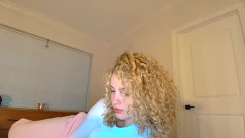 Snapshot of theislandgirl chatting on 01.28.25 Lily Marie online show from 01.28.25