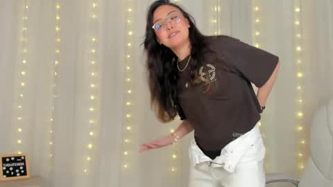 Snapshot of thekatemess_ chatting on 09.20.25 Katie. Kate is the name I go by. online show from 09.20.25