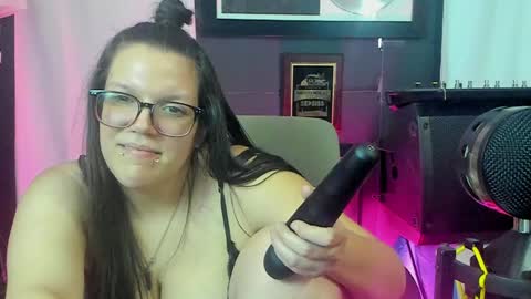Snapshot of thekinkhouse chatting on 02.09.25 Goddess Nola online show from 02.09.25