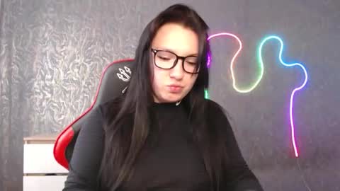 Lisa online show from 04.21.26