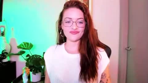 Snapshot of themelrose chatting on 07.19.26 themelrose online show from 07.19.26