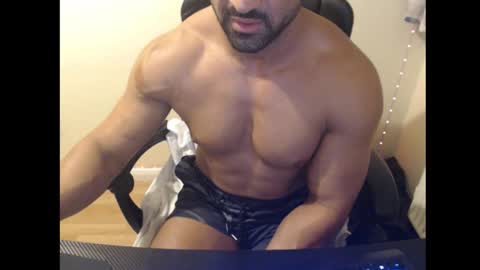 Snapshot of themusclefactory chatting on 11.06.25 TheMuscleFactory online show from 11.06.25