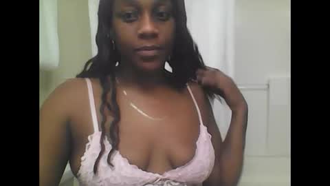 Snapshot of thenaturalgoddess chatting on 01.11.25 TheNaturalGoddess online show from 01.11.25