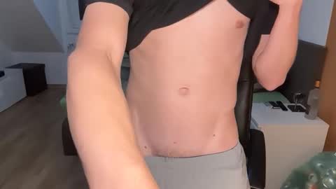 Snapshot of thenofaceguyy chatting on 09.12.25 Tommy Next Stream starting at 9 AM CEST Thersday 10TH online show from 09.12.25