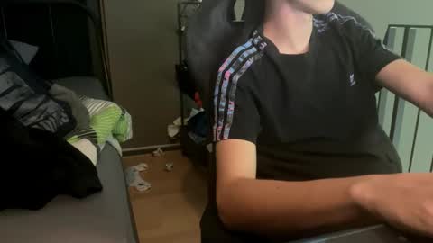 Snapshot of theothede19cm chatting on 10.28.25 theothede19cm online show from 10.28.25