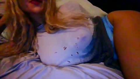 Snapshot of thepeachprincess chatting on 12.30.24 the peach princess online show from 12.30.24