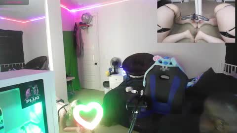 Snapshot of thepluglove chatting on 09.19.25 The Plug Love Friends online show from 09.19.25