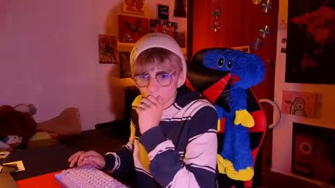 Matt independent model  online show from 04.16.26