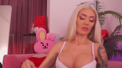 Snapshot of therealfallingangel chatting on 11.12.25 Deea online show from 11.12.25