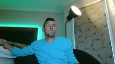 Snapshot of therealkurva4u chatting on 10.17.25 therealkurva4u online show from 10.17.25