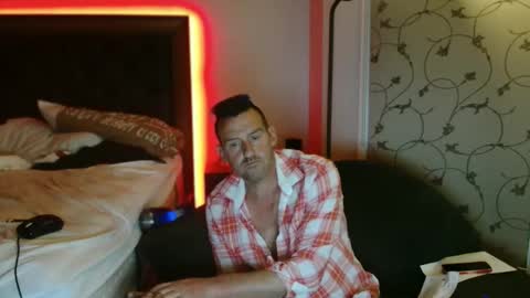 Snapshot of therealkurva4u chatting on 10.18.25 therealkurva4u online show from 10.18.25