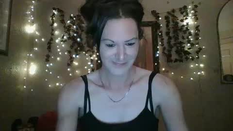 Snapshot of thesillymillie chatting on 10.14.25 sillymillie0 online show from 10.14.25