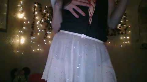 Snapshot of thesillymillie chatting on 10.14.25 sillymillie0 online show from 10.14.25